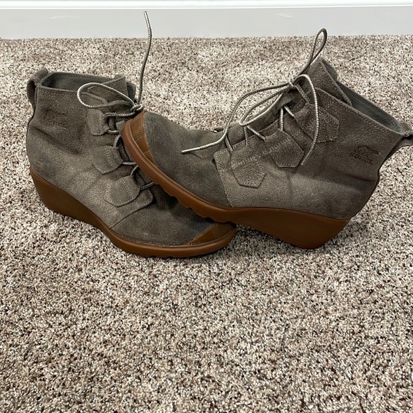 Sorel Shoes - Sorel Lace Wedge Boot Size 8